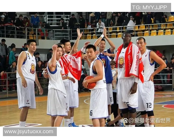 希姆基主场迎战拉迪沃斯托克争夺关键三分的激烈对决 希姆基主场迎战拉迪沃斯托克争夺关键三分的激烈对决