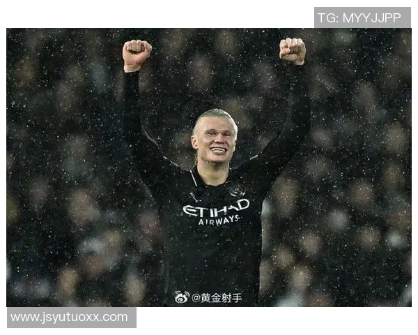 哈兰德、迪亚斯等人看望曼市儿童医院，球队捐献超1300份礼物